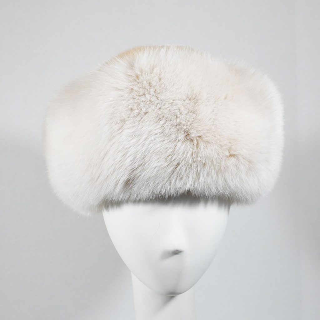 Round Winter Hat – Soft, Timeless Cold-Weather Style