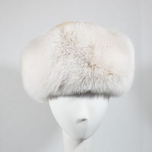 Round Winter Hat – Soft, Timeless Cold-Weather Style
